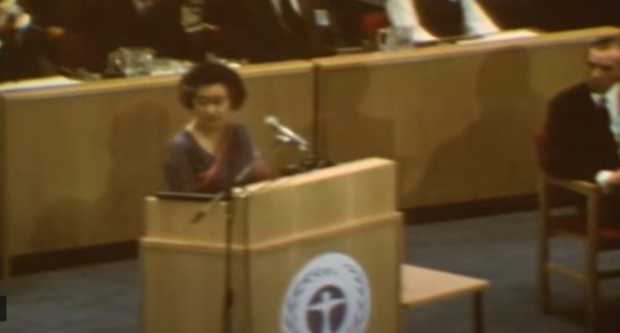 Indira Gandhi en la Conferencia sobre el Medioambiente Humano de Estocolmo, en 1972. El 26 de enero se celebra el Día Mundial de la Educación Ambiental y tiene su origen en la Declaración de Estocolmo en la cual se estableció a la educación ambiental como una prioridad.
